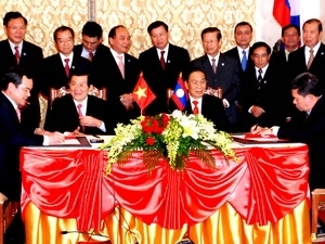 Toàn cảnh lễ ký thỏa thuận khai thác và chế biến muối mỏ tại Lào (Ảnh: Hoàng Chương/VietnamPlus)