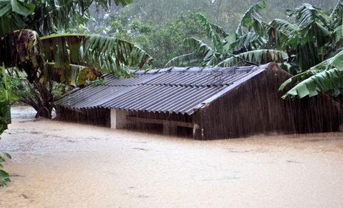 Lũ sau khi sự cố vỡ đập ở Thanh Hóa do ảnh hưởng của cơn bão số 10 (Ảnh: Vietnamnet)