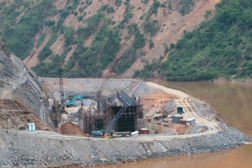 Thủy điện Trung Sơn đang trong quá trình xây dựng (Ảnh: ThienNhien.Net)