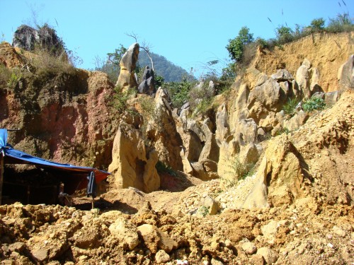 Một điểm khai thác khoáng sản ở Bắc Kạn (Ảnh: ThienNhien.Net)