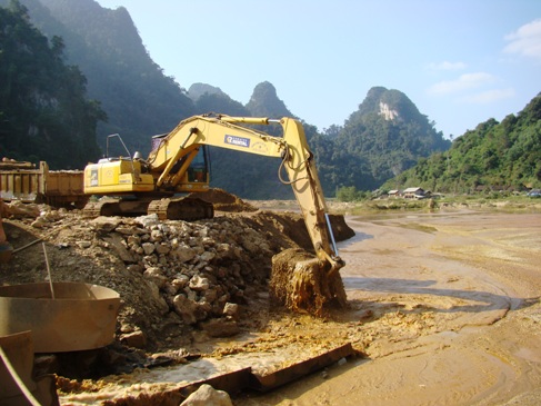 Hoạt động khai thác khoáng sản tại huyện Na Rì, tỉnh Bắc Kạn (Ảnh: Hoàng Chiên/ThienNhien.Net)
