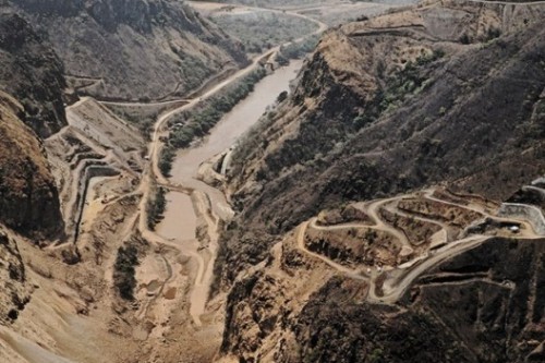 Đập Gibe III (Ethiopia), con đập cao nhất châu Phi trên sông Omo, từng là điểm nóng của nhiều cuộc tranh luận về ảnh hưởng của nó đối với môi trường và đời sống của cư dân địa phương (Ảnh: Wodu Media) 