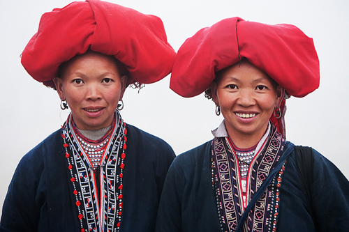 Hai chị em Dao đỏ