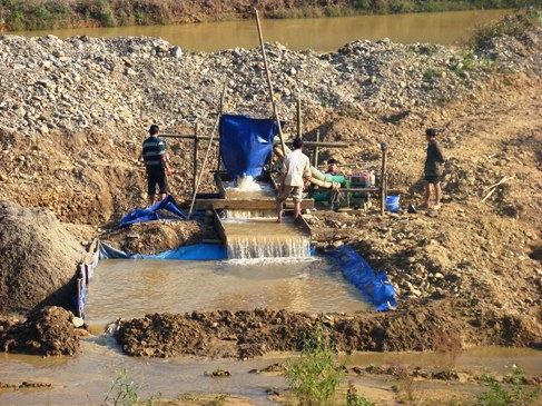 Khai thác khoáng sản trái phép tại huyện Nguyên Bình, tỉnh Cao Bằng (Ảnh: ThienNhien.Net)