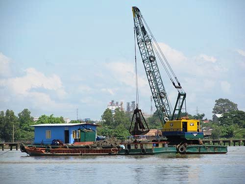 Công ty Hiệp Phước “nạo vét, duy tu luồng thủy nội địa sông Đồng Nai” (Ảnh: Thu Sương)