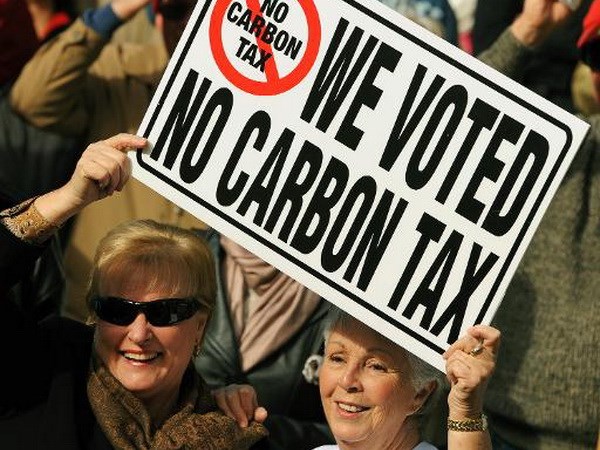 Người dân Australia phản đối việc thu thuế khí thải carbon. (Nguồn: AFP)