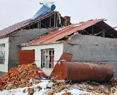 Một ngôi nhà ở tỉnh Cát Lâm (Trung Quốc) bị hư hại do động đất (Ảnh: THX/Chinhphu.vn)
