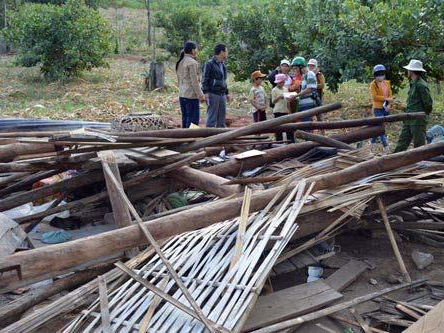 Đã có 2 nhà dân ở xã Đắk Drông, huyện Cư Jút, tỉnh Đắk Nông bị voi rừng phá nát (Ảnh: Khampha)