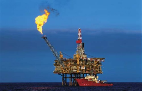 Dàn khoan dầu khí ngoài khơi biển Bắc (Ảnh: Jeremy Hardies—Stone/Getty Images)