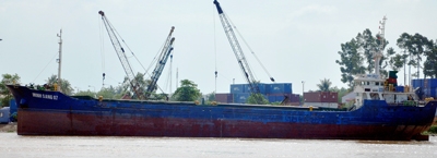Tàu Minh Sang 07 chở chất thải nguy hại của Phú Hà bị cơ quan chức năng tạm giữ 