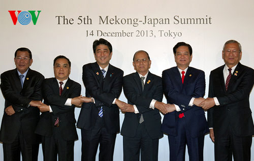 Thủ tướng Nguyễn Tấn Dũng chụp ảnh chung cùng các lãnh đạo dự Hội nghị cấp cao Mê Kông-Nhật Bản