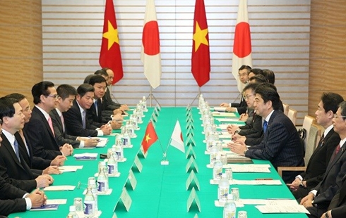 Thủ tướng Nguyễn Tấn Dũng hội đàm với Thủ tướng Nhật Bản Shinzo Abe (Ảnh: TTXVN)