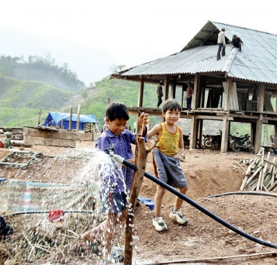 Nước sinh hoạt về điểm TĐC Pa Sáng, xã Chiềng Ơn, huyện Quỳnh Nhai (Sơn La)