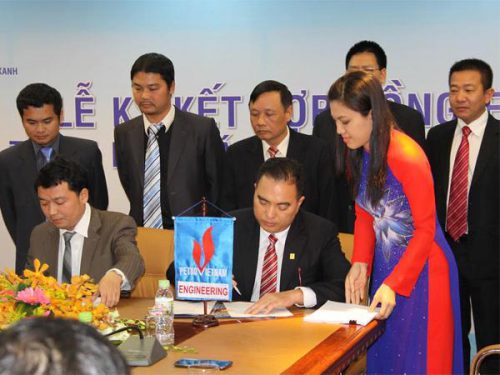 Lễ ký hợp đồng xây dựng Nhà máy Điện gió huyện Côn Đảo (Ảnh: Lê Toàn)