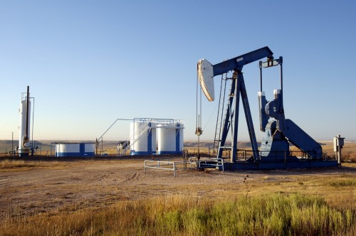 Một điểm khai thác dầu mỏ (Ảnh: guardianlv.com) 