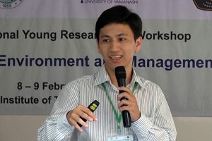 Tiến sĩ Đào Nguyên Khôi trình bày đề tài nghiên cứu của mình tại hội thảo  (Ảnh: Hà Linh/VietnamPlus)
