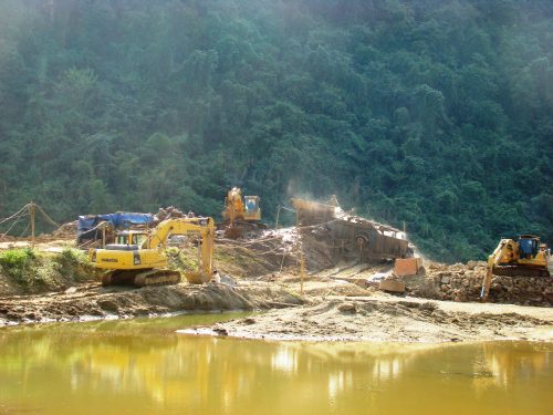 Một điểm khai thác khoáng sản (Ảnh: ThienNhien.Net)