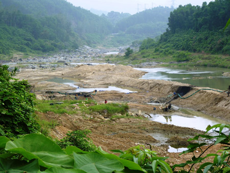 Sống mòn dưới dòng Vu Gia