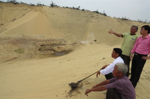 Khu khai thác cát trái phép thành vực sâu (Ảnh: Nông nghiệp Việt Nam)