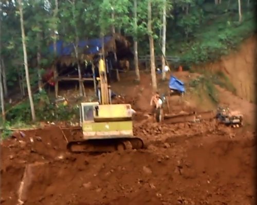 Điểm tuyển rửa quặng trái phép ở xã Tứ Quận (Ảnh: Nông nghiệp Việt Nam)