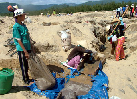 Khai thác khoáng sản trái phép tại Điện Biên (Ảnh: VietNamNet)