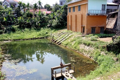 Do thiếu nguồn nước nên các trạm bơm ở huyện Hòa Vang, thành phố Đà Nẵng không vận hành được (Ảnh: Đình Huệ/TTXVN)