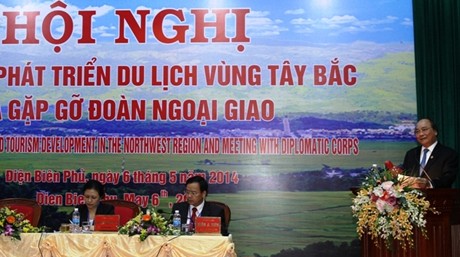 Phó Thủ tướng Nguyễn Xuân Phúc phát biểu tại Hội nghị liên kết phát triển du lịch  vùng Tây Bắc (Ảnh: Lê Sơn/Chinhphu.vn)