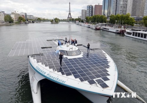 Thuyền chạy năng lượng mặt trời lớn nhất thế giới (Ảnh::  AFP/TTXVN)