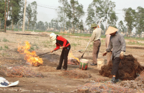 Tái chế nhôm đồng ở Văn Môn, Yên Phong, Bắc Ninh gây ô nhiễm môi trường (Ảnh: Diễn đàn Doanh nghiệp)