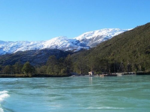 Sông Pascua - một trong hai dòng sông dự kiến là nơi xây thủy điện HidroAysen (Ảnh: Santiago Times)