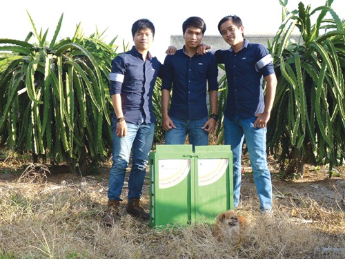 Dự án "Thùng rác sinh học" giúp người nông dân có thể xử lý, tận dụng rác thải từ cây thanh long để sinh lợi và bảo vệ môi trường (Ảnh: Doanh nhân Sài Gòn)