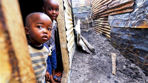 Hơn một nửa số trẻ em Châu Phi vẫn đang sống trong cảnh nghèo đói (Ảnh: Telegraph)