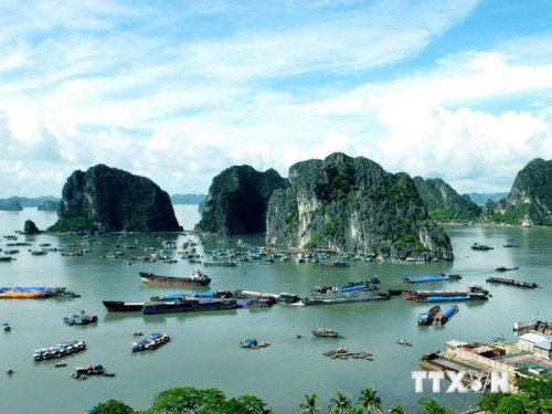 Vịnh Hạ Long (Ảnh: TTXVN)