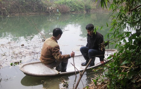 Nước thải từ Nhà máy Sản xuất tinh bột sắn Sơn Lâm từng ngày “bức tử” dòng suối Linh Nham (Ảnh: Dân Việt)