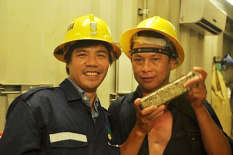 Hàng tấn vàng được khai thác tại mỏ vàng Đắk Sa, huyện Phước Sơn, Quảng Nam (Ảnh: VietNamNet)