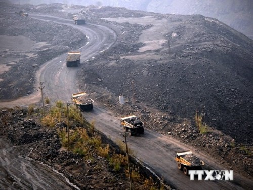 Các cơ quan chức năng đã xử phạt vi phạm môi trường, khoáng sản với số tiền hơn 28 tỷ đồng (Ảnh: TTXVN)