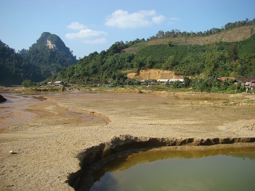 Hậu quả sau khai thác vàng ở Na Rì, Phú Thọ (Ảnh: Dương Văn Thọ/ThienNhien.Net)