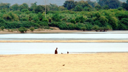 Sông Mê Kông hiền hòa ở ngoại thành thành phố Ban Lung, tỉnh Rattanakiri (Ảnh: An ninh Thủ đô)