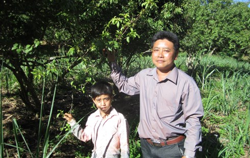 Dù cuộc sống rất nghèo khó nhưng người dân bản Tà Ẻn, xã Phiêng Khoài (Yên Châu, Sơn La) vẫn giữ rừng tốt (Ảnh: Dân Việt)