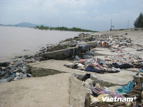 Biến đổi khí hậu gây ảnh hưởng nghiêm trọng đến giải đe biển ở tỉnh Thanh Hóa (Ảnh: Hùng Võ/VietnamPlus)