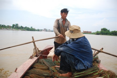 Chèo thuyền trên sông Kinh Thầy (Ảnh: nongnghiep.vn)