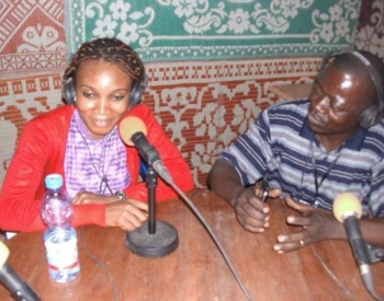 Một đài phát thanh ở Công-gô (Ảnh: publishwhatyoupay.org)