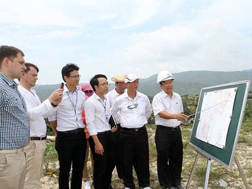 Khảo sát khu vực dự kiến xây Nhà máy Điện hạt nhân Ninh Thuận 1 (Ảnh: nld.com.vn)