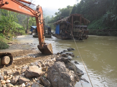 Công ty TNHH Long Phúc khai thác vượt chỉ giới tại mỏ Nà Khon (Ảnh: Thế Bình/Nhân Dân)