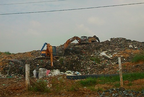 Bãi chôn rác thải phường Trảng Dài nằm trong danh sách di dời. (Ảnh: Pháp luật TP.HCM)