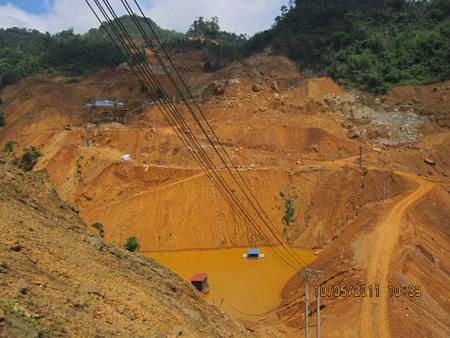 Khai thác vàng sa khoáng tại huyện Na Rì, Bắc Kạn  (Ảnh: Pháp luật Việt Nam)