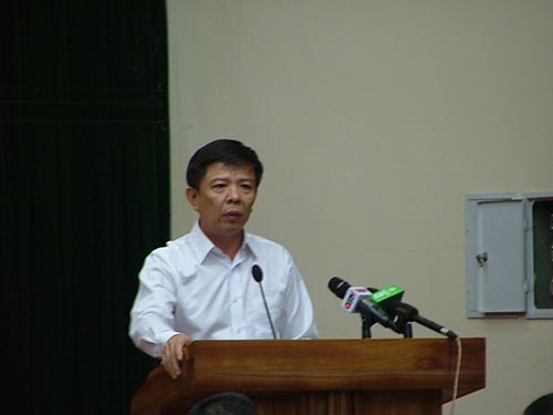 Ông Nguyễn Hữu Hoài, Chủ tịch UBND tỉnh Quảng Bình, nêu quan điểm của chính quyền tỉnh Quảng Bình về dự án tại buổi họp báo (Ảnh: Trần Phúc/nld.com.vn)