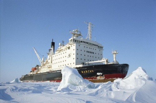 Con tàu Akademik Lomonosov (Ảnh: power-technology.com)