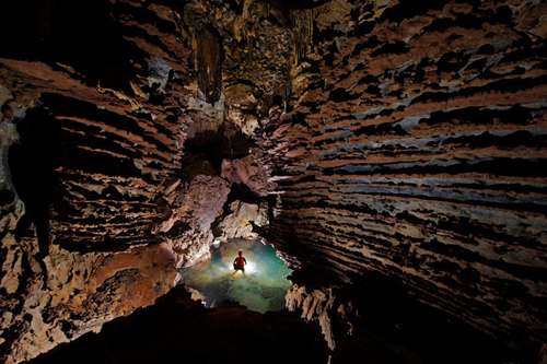 Việc khai thác du lịch với hang Sơn Đoòng cần tuân theo đúng Luật Di sản (Ảnh: National Geographic)