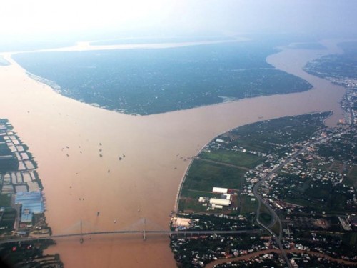 Xây dựng các công trình thủy điện trên dòng chính sông Mekong gây ra những tác động tiêu cực đến chế độ dòng chảy, chất lượng nước (Ảnh: HC/VietnamPlus)